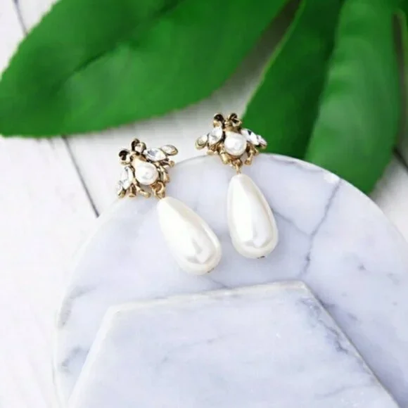New Gold Pearl Bee Drop Earrings. - Picture 4 of 4